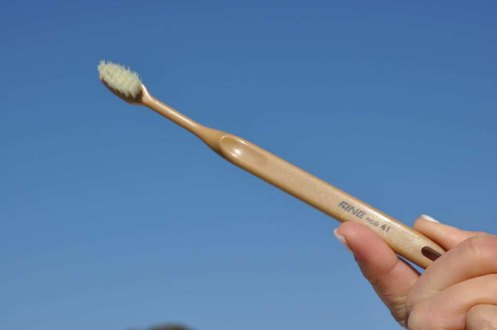 国産原料を使い、ブラシ部分も生分解性を実現した竹の歯ブラシ | エコストア パパラギ